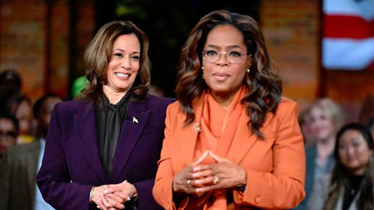 Harris và Oprah tổ chức cuộc biểu tình bầu cử của Mỹ