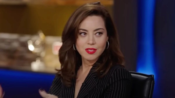 Aubrey Plaza đã xem ‘ rất nhiều tin tức của Fox để chuẩn bị cho vai trò của mình với tư cách là một ký giả đồi bại trong cuốn ‘ Băng video của Melgal Nation ’