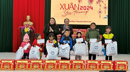 “Xuân yêu thương” đến với trẻ em vùng cao