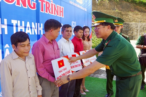 Ra quân tình nguyện hè “Hành quân xanh”