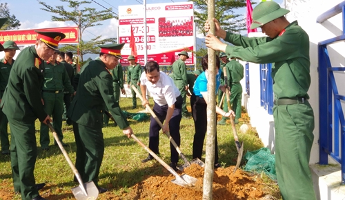 Hành quân dã ngoại làm công tác dân vận tại huyện Nam Đông