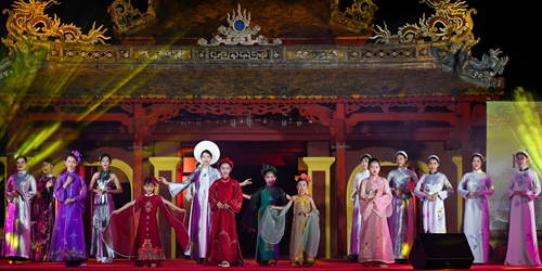 “Hanoi-Hue-Saigon” Ao dai Art Night