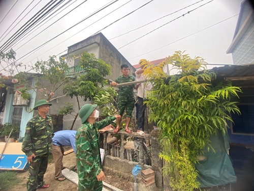 Sửa nhà cho hộ nghèo