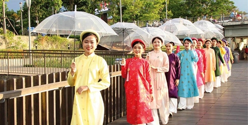 Áo dài Việt & góc nhìn từ Hanbok