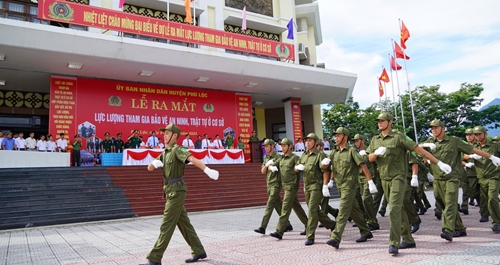 Ra mắt lực lượng tham gia bảo vệ an ninh, trật tự ở cơ sở