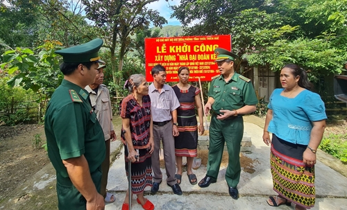 Xây nhà Đại đoàn kết cho hộ nghèo và Mái ấm công đoàn cho công nhân