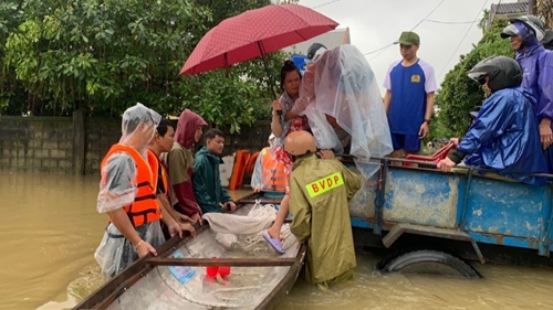 Everyone preventing and fighting back against floods