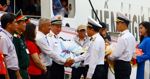 “Mang tết” ra đảo xa