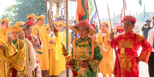 Hue Nam Temple Festival opens