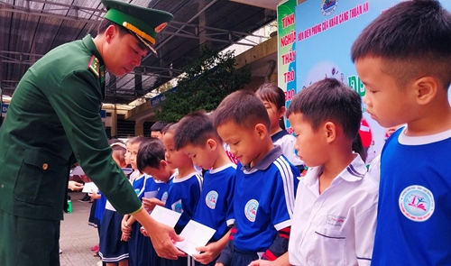 Gần 30 triệu đồng thực hiện chương trình "Đông ấm cho em"