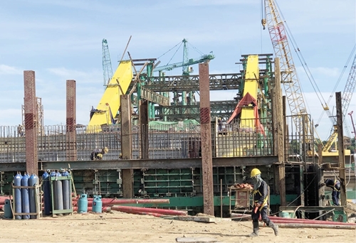 Acceleration on Perfume River-crossing bridge construction site