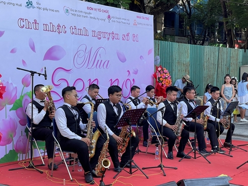 Brass Band performing and honoring mothers at Hue Central Hospital