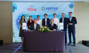 La Vie và DUYTAN Recycling ký kết biên bản ghi nhớ chương trình hợp tác thu gom và tái chế nhựa