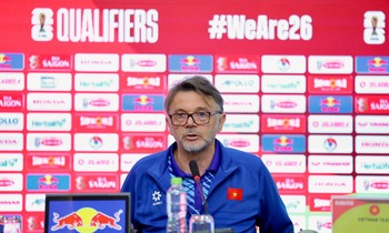 HLV Troussier: ‘Đội tuyển Việt Nam vẫn nắm quyền tự quyết’