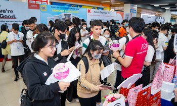 Sôi động 'sàn giao dịch việc làm' JAPAN JOB FAIR 2023 tại HUTECH