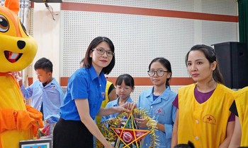 Vui Trung thu cùng bệnh nhi Thái Nguyên