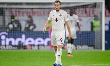 Hàng thủ chơi như 'mơ ngủ', Bayern thảm bại trước Frankfurt