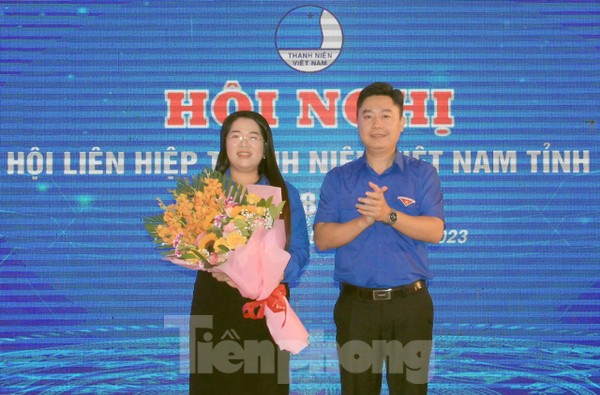 Chị Nguyễn Thị Phương Thúy được bầu làm Chủ tịch Hội LHTN Việt Nam tỉnh Nghệ An khóa VI