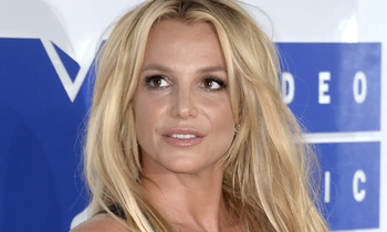 Britney Spears chỉ trích cha mẹ