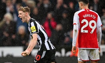 Hàng công bế tắc, Arsenal gục ngã tại St James' Park