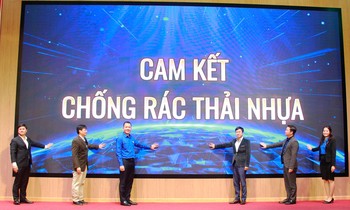 Thanh niên chung tay giảm thiểu rác thải nhựa