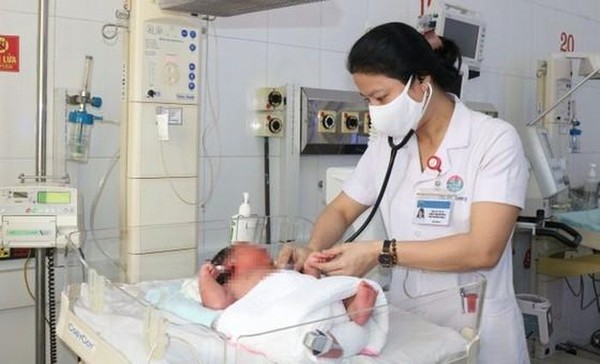 Một sản phụ Hà Tĩnh sinh con trai nặng hơn 6kg