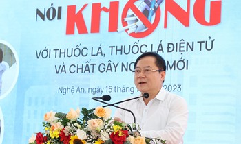 Lo ngại học sinh hút thuốc lá điện tử ngày càng tăng