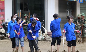 Tuổi trẻ Yên Bái lội bùn khắc phục hậu quả mưa lũ