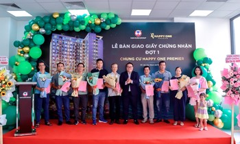 Vạn Xuân Group bàn giao sổ đợt 1 khu dân cư Happy One Premier