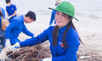 Hàng vạn thanh niên Hạ Long ra quân làm sạch môi trường