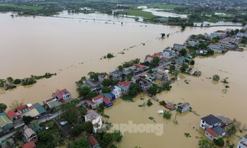 Hà Nội: 54 thôn xóm tại Chương Mỹ bị ngập sâu, 8-10 ngày nữa nước mới rút