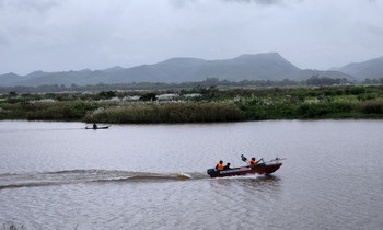 Rủ nhau tắm sông Ba, bốn học sinh tiểu học bị nước cuốn trôi