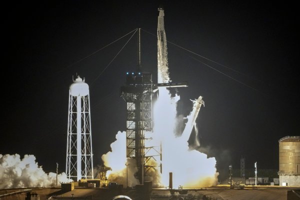 SpaceX khởi động nhiệm vụ Bình minh Cực