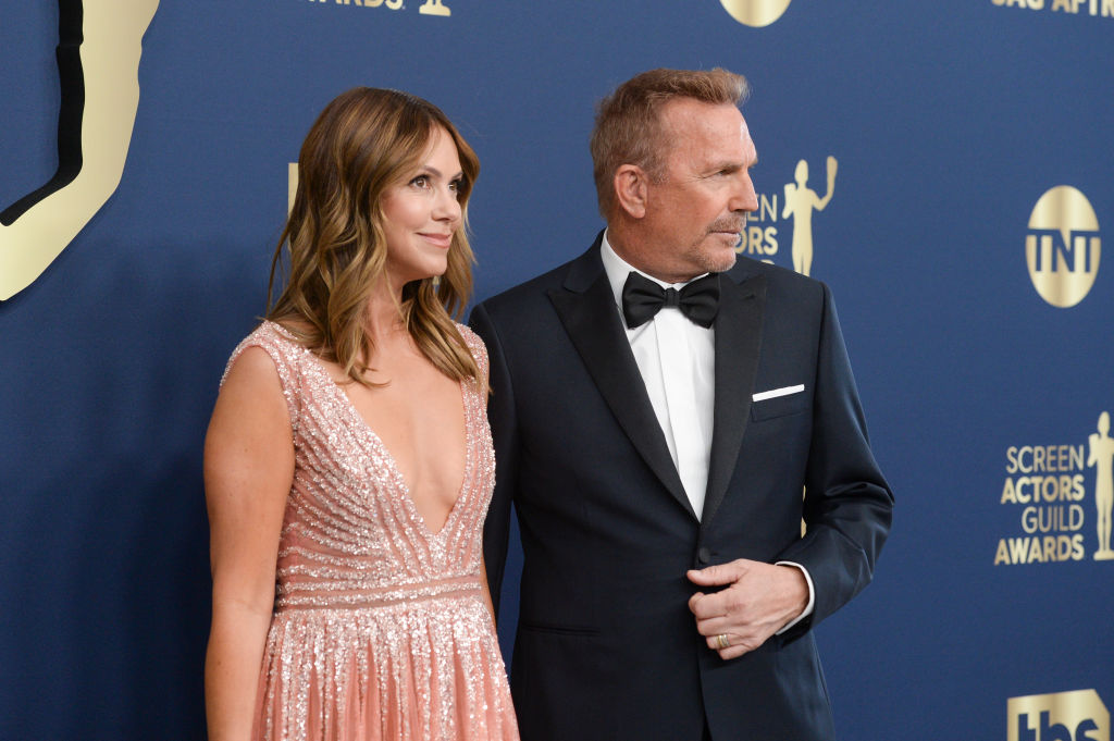 Kevin Costner và Christine Baumgartner hoàn tất việc ly hôn