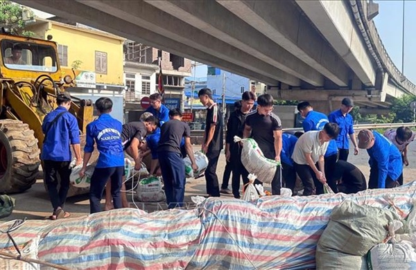 Đảm bảo vệ sinh môi trường, phòng ngừa dịch bệnh sau bão lũ