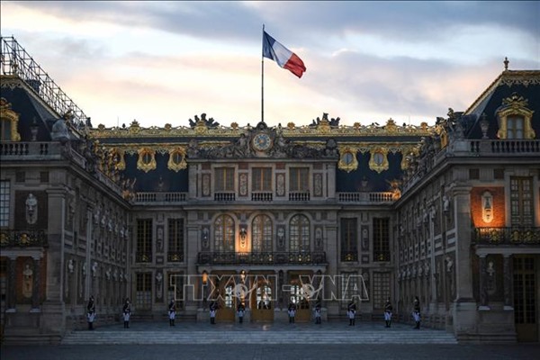 Pháp sơ tán du khách ở Cung điện Versailles vì lý do an ninh