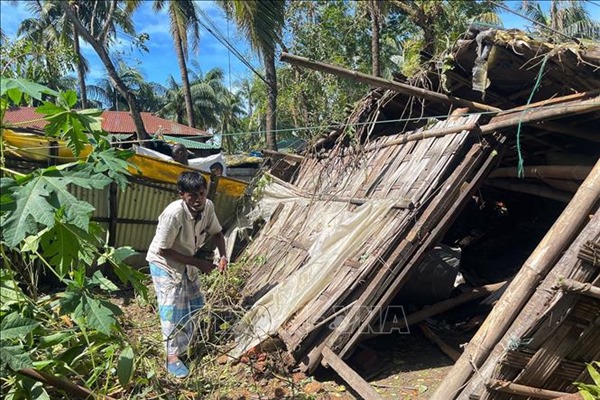 Bão Hamoon hoành hành tại Bangladesh khiến 2 người tử vong