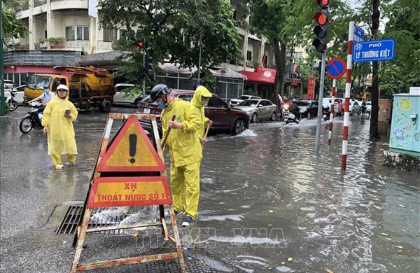 Ứng phó với bão số 2: Hà Nội chủ động tiêu thoát nước, phòng ngập úng