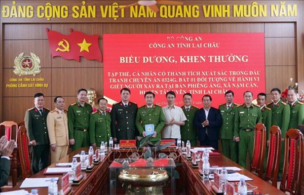 Lai Châu: Khen thưởng lực lượng phá nhanh vụ án giết người ở Tân Uyên