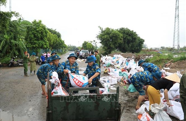 Hà Nội: Xử lý sự cố tràn bờ, sạt lở khi nước sông Nhuệ dâng