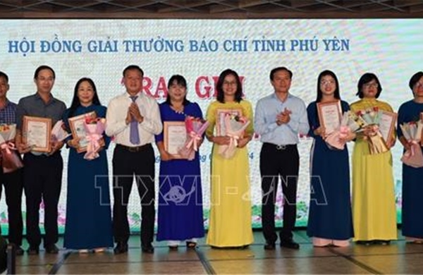 Góp phần tạo sự đồng thuận, phát triển kinh tế - xã hội