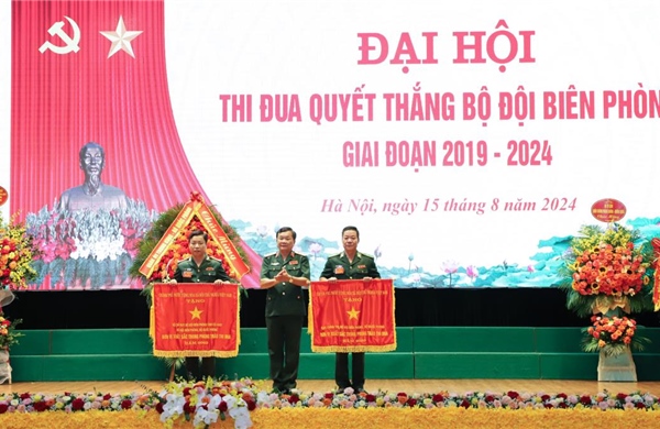 Nêu cao vai trò tiền phong, gương mẫu là hạt nhân và ngọn cờ đầu trong phong trào thi đua