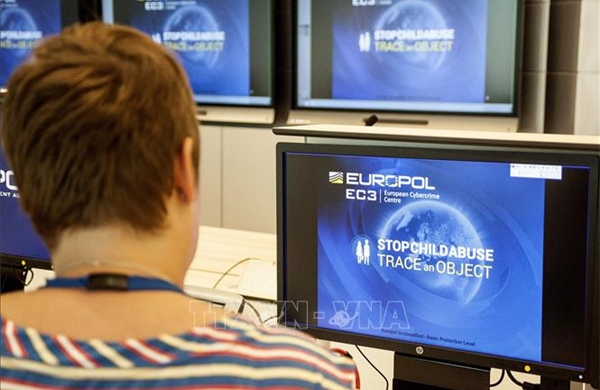 Europol triệt phá nền tảng tin nhắn 'Ghost' của tội phạm mạng