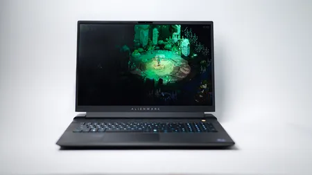 Bài phê bình của Alienware m18 R2 — chiếc laptop chơi đàn gagantuan này có nghĩa là kinh doanh