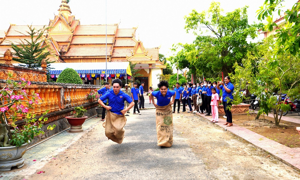 Phát triển kinh tế - xã hội vùng đồng bào dân tộc