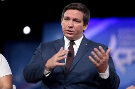 Chiến dịch Ron DeSantis thiếu tiền, chuyển 1/3 nhân viên đến Iowa