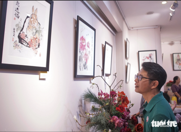 Beguiled by Chinese art, Russian opens exhibition in Vietnam