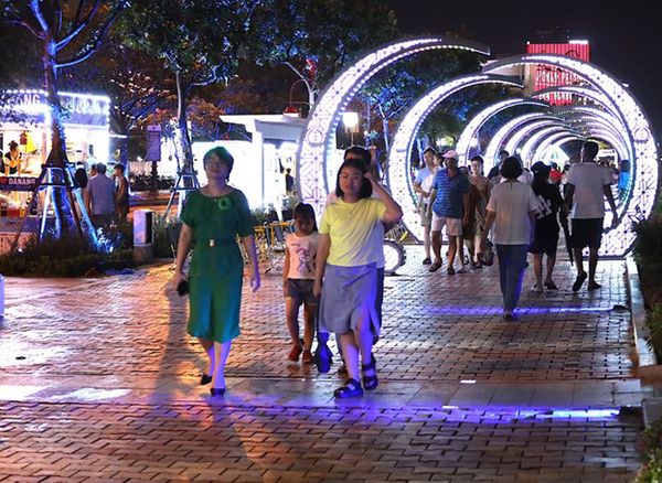 Vietnam’s Da Nang opens pedestrian zone along iconic Han Bridge