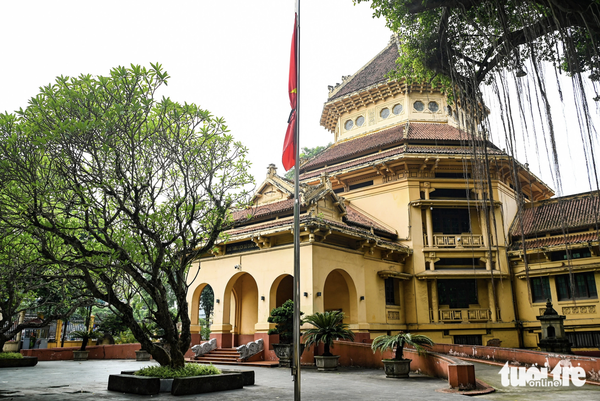 Hanoi lowers national flags to half-mast to commemorate Party General Secretary Nguyen Phu Trong