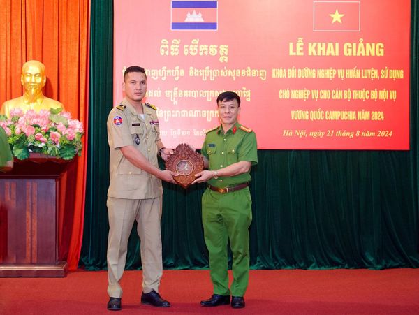 Vietnam launches police dog training course for Cambodian law enforcement